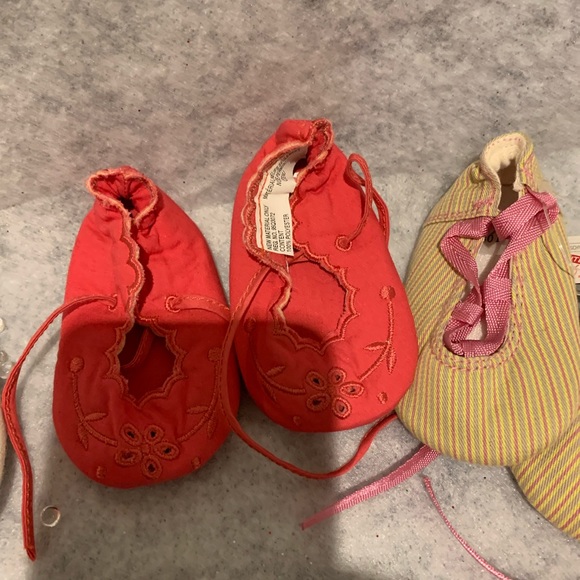 8 pairs of newborn shoes - Picture 9 of 9